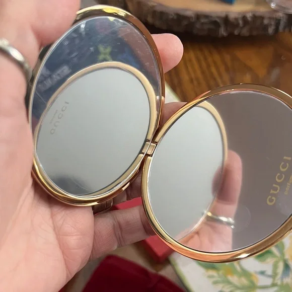 Gucci VIP/GWPCompact Mirror - Picture 2 of 7